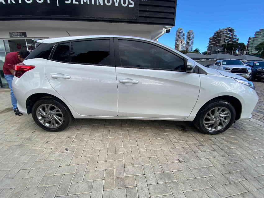 toyota yaris 1.5 16v flex xs multidrive 4p automatico 20243
