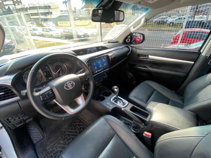 toyota hilux 2.8 d-4d turbo diesel cd srx 4x4 automatico 4p 202411