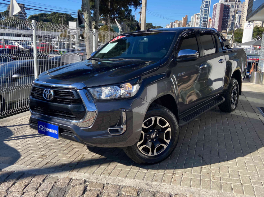 toyota hilux 2.8 d-4d turbo diesel cd srv 4x4 automatico 4p 2023