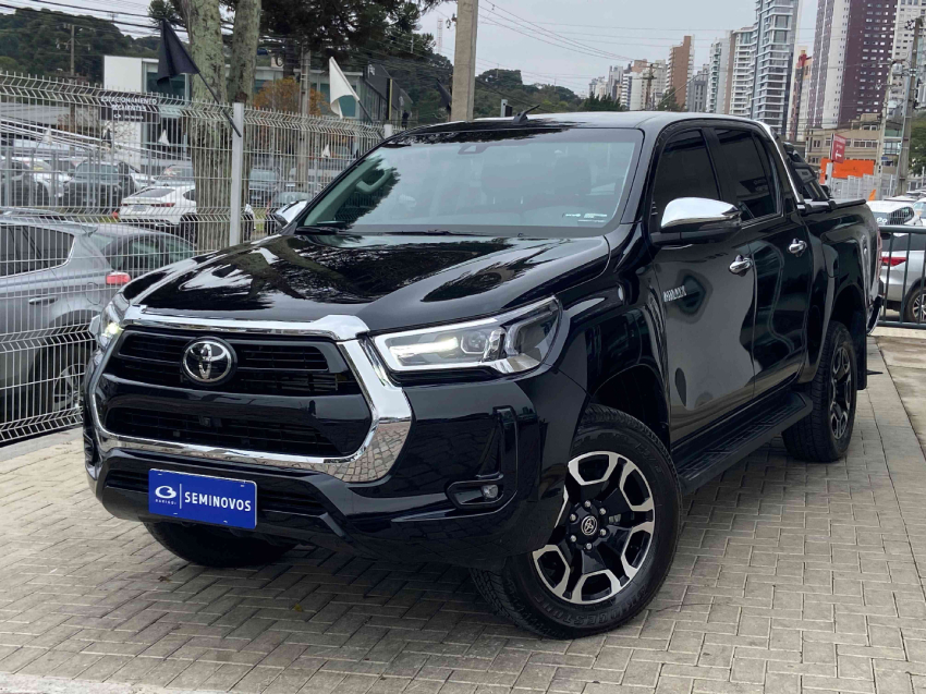 toyota hilux 2.8 d-4d turbo diesel cd srx 4x4 automatico 4p 2025