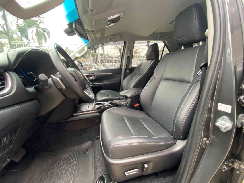 toyota hilux sw4 2.8 d-4d turbo diesel srx 4x4 automatico 4p 202111