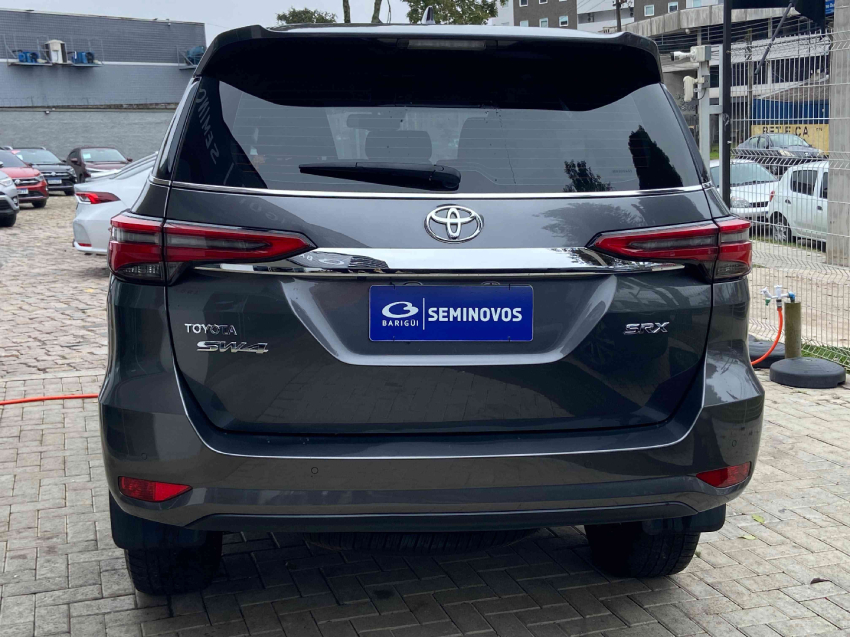 toyota hilux sw4 2.8 d-4d turbo diesel srx 4x4 automatico 4p 20215
