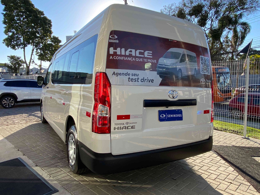 toyota hiace 2.8 d-4d turbo diesel minibus 15+1 dx automatico 4p 20257