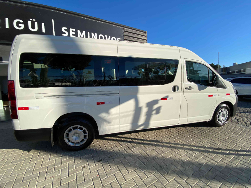 toyota hiace 2.8 d-4d turbo diesel minibus 15+1 dx automatico 4p 20253