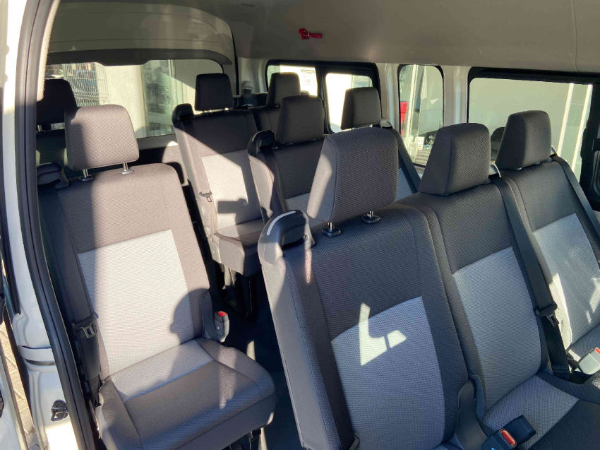 toyota hiace 2.8 d-4d turbo diesel minibus 15+1 dx automatico 4p 202510