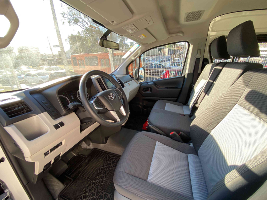 toyota hiace 2.8 d-4d turbo diesel minibus 15+1 dx automatico 4p 202511