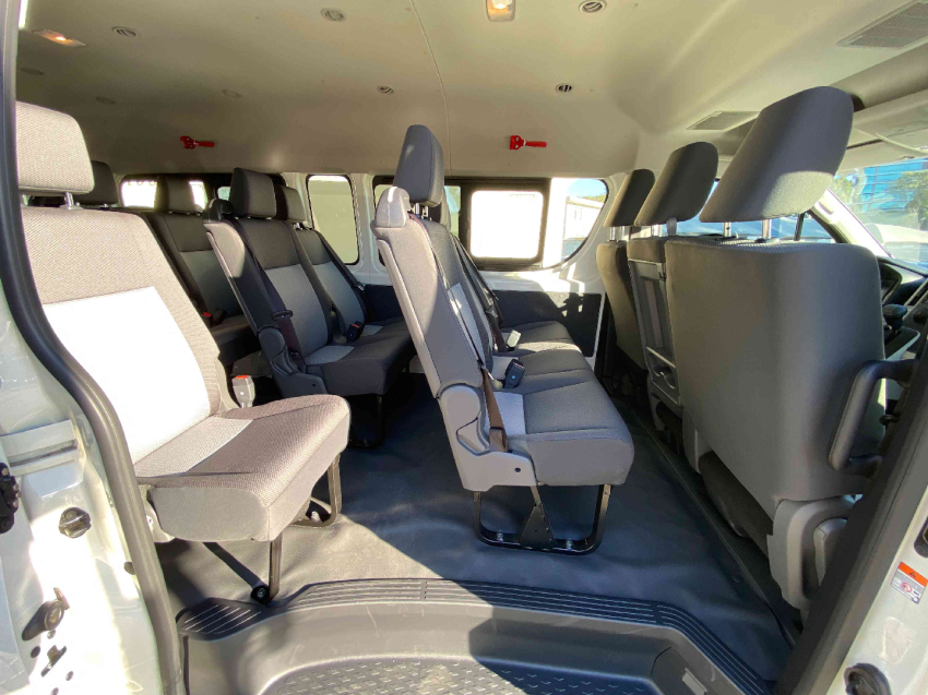 toyota hiace 2.8 d-4d turbo diesel minibus 15+1 dx automatico 4p 202521