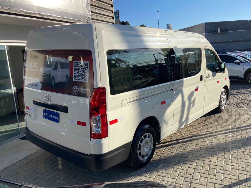 toyota hiace 2.8 d-4d turbo diesel minibus 15+1 dx automatico 4p 20255