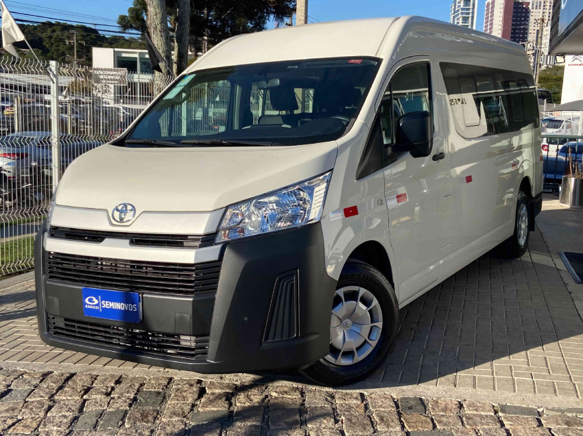 toyota hiace 2.8 d-4d turbo diesel minibus 15+1 dx automatico 4p 20250