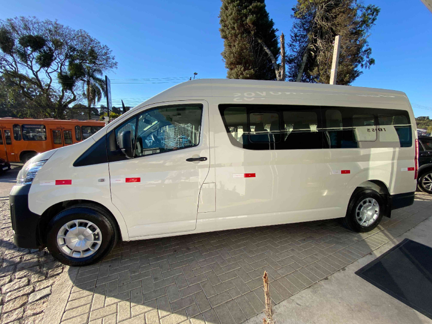 toyota hiace 2.8 d-4d turbo diesel minibus 15+1 dx automatico 4p 20258