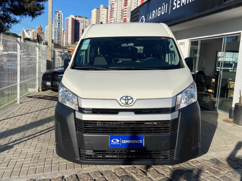 toyota hiace 2.8 d-4d turbo diesel minibus 15+1 dx automatico 4p 20251