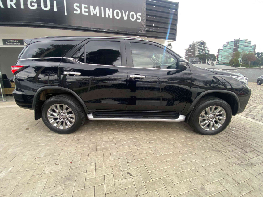 toyota hilux sw4 2.8 d-4d turbo diesel srx 4x4 automatico 4p 20243