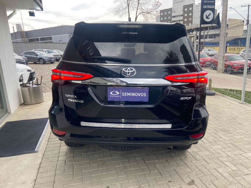 toyota hilux sw4 2.8 d-4d turbo diesel srx 4x4 automatico 4p 20245