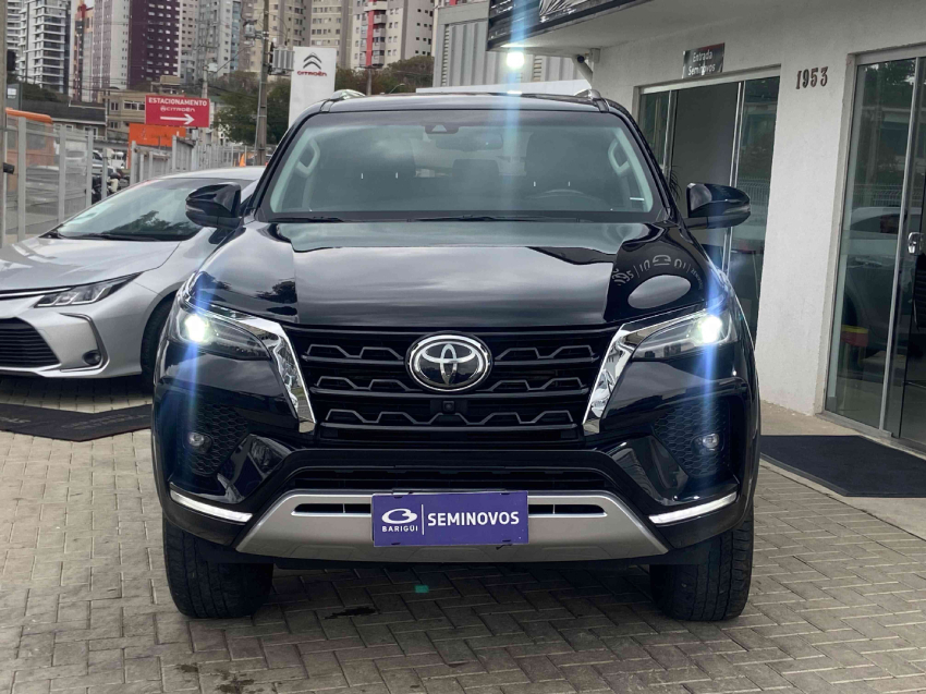 toyota hilux sw4 2.8 d-4d turbo diesel srx 4x4 automatico 4p 20241