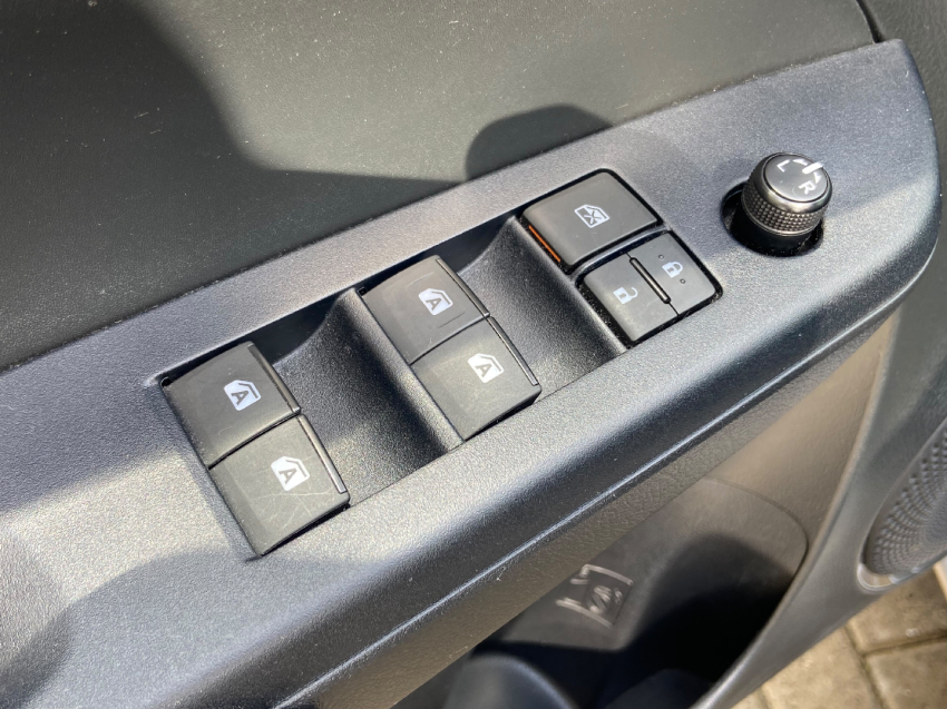 toyota yaris 1.3 16v flex xl manual 4p 201913