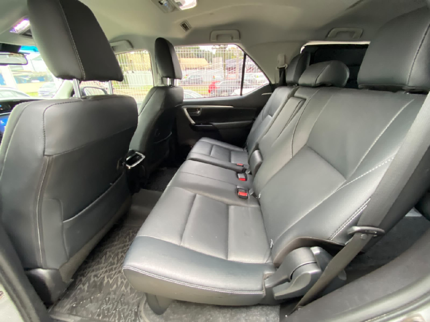 toyota hilux sw4 2.8 d-4d turbo diesel srx platinum 4x4 automatico 4p 202411