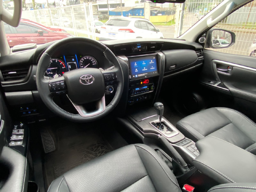 toyota hilux sw4 2.8 d-4d turbo diesel srx platinum 4x4 automatico 4p 202410