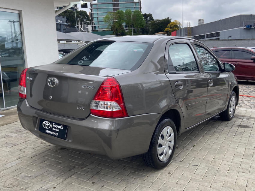toyota etios 1.5 x sedan 16v flex 4p manual 20174