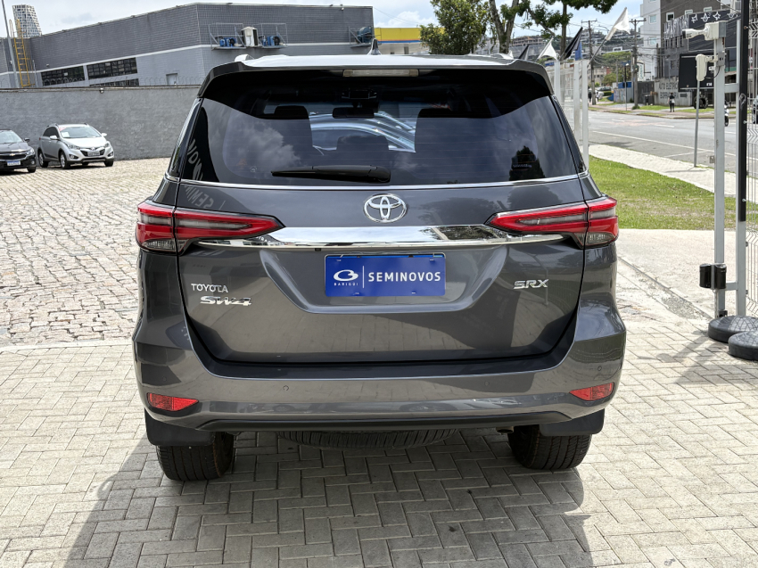 toyota hilux sw4 2.8 d-4d turbo diesel srx 4x4 automatico 4p 20225