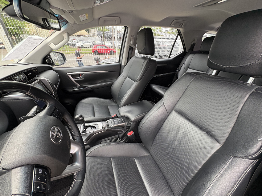 toyota hilux sw4 2.8 d-4d turbo diesel srx 4x4 automatico 4p 20229