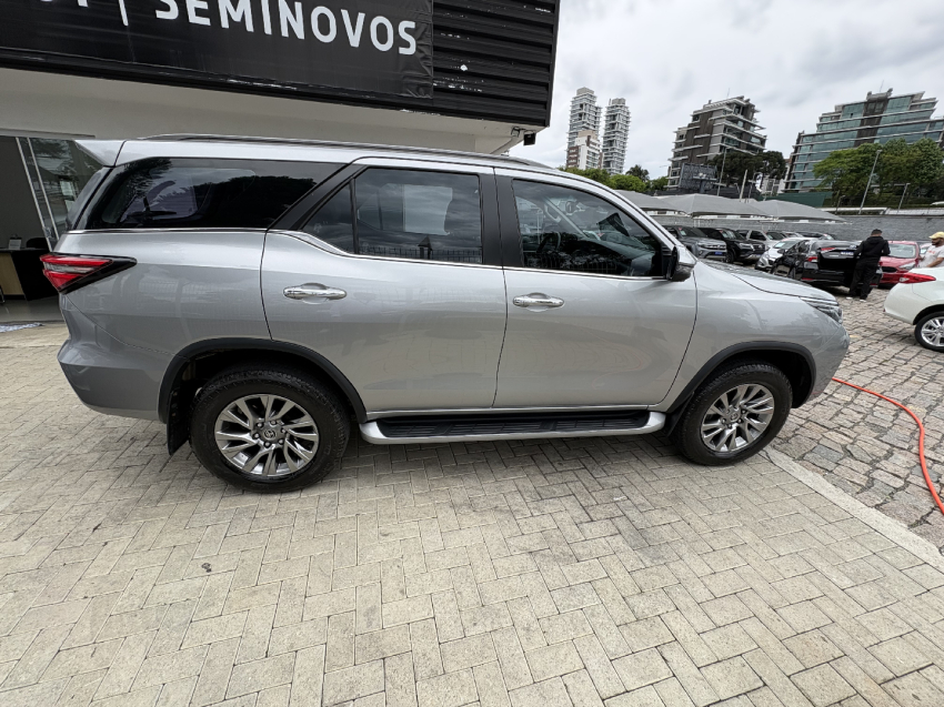 toyota hilux sw4 2.8 d-4d turbo diesel srx 4x4 automatico 4p 20223