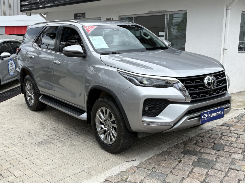 toyota hilux sw4 2.8 d-4d turbo diesel srx 4x4 automatico 4p 20222