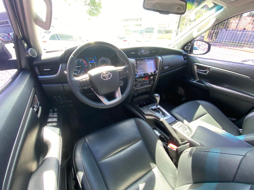 toyota hilux sw4 2.8 d-4d turbo diesel srx 4x4 automatico 4p 20227
