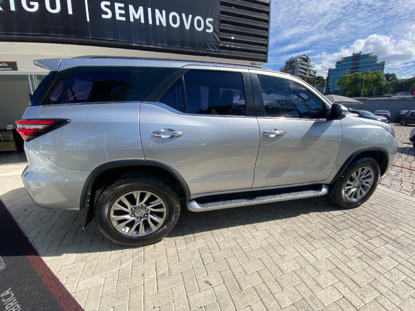 toyota hilux sw4 2.8 d-4d turbo diesel srx 4x4 automatico 4p 20223