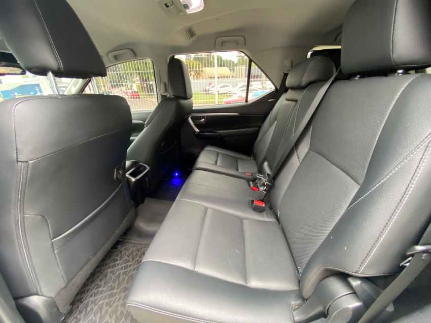 toyota hilux sw4 2.8 d-4d turbo diesel srx 4x4 automatico 4p 202411