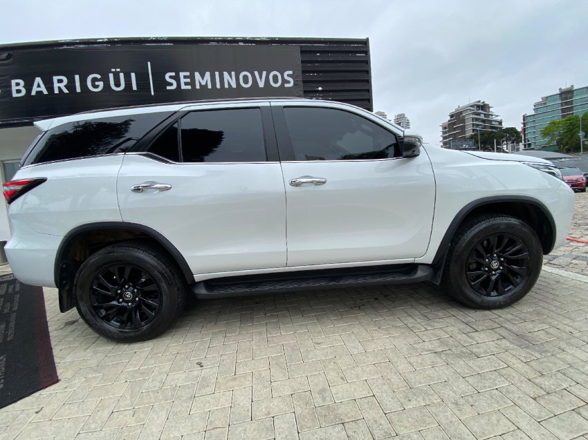 toyota hilux sw4 2.8 d-4d turbo diesel srx 4x4 automatico 4p 20243