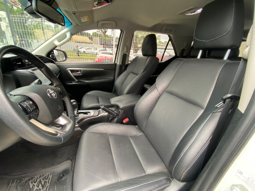 toyota hilux sw4 2.8 d-4d turbo diesel srx 4x4 automatico 4p 202410