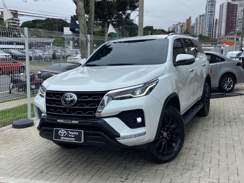 toyota hilux sw4 2.8 d-4d turbo diesel srx 4x4 automatico 4p 2024