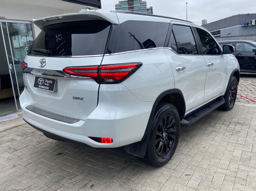 toyota hilux sw4 2.8 d-4d turbo diesel srx 4x4 automatico 4p 20244