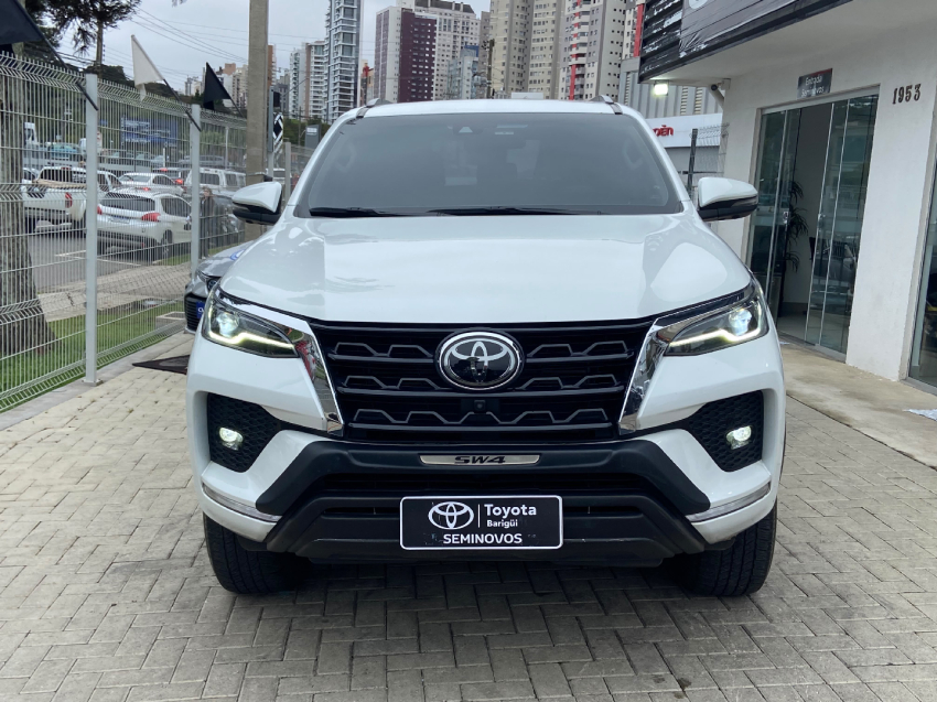 toyota hilux sw4 2.8 d-4d turbo diesel srx 4x4 automatico 4p 20241