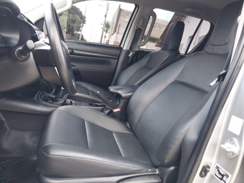 toyota hilux 2.8 d-4d turbo diesel cd power pack 4x4 manual 4p 202311