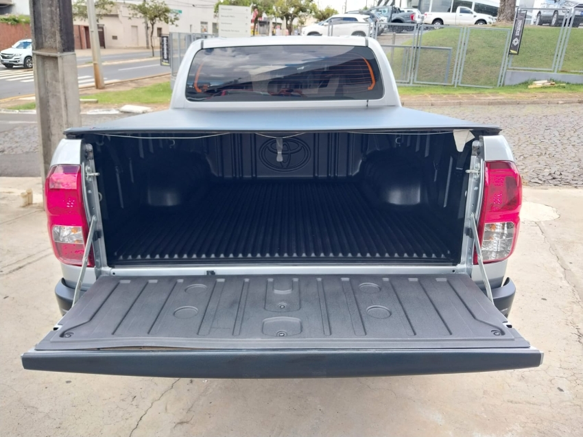 toyota hilux 2.8 d-4d turbo diesel cd power pack 4x4 manual 4p 20238