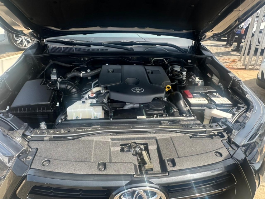 toyota hilux 2.8 d-4d turbo diesel cd srv 4x4 automatico 4p 2022
