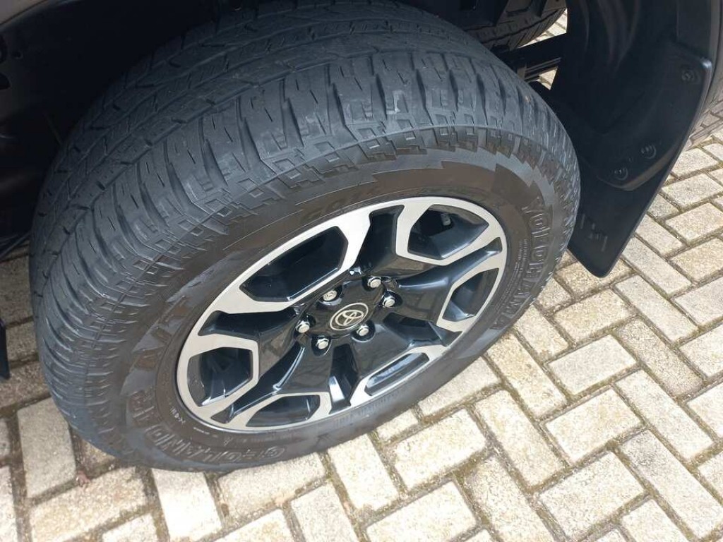 toyota hilux 2.8 d-4d turbo diesel cd srv 4x4 automatico 4p 2022