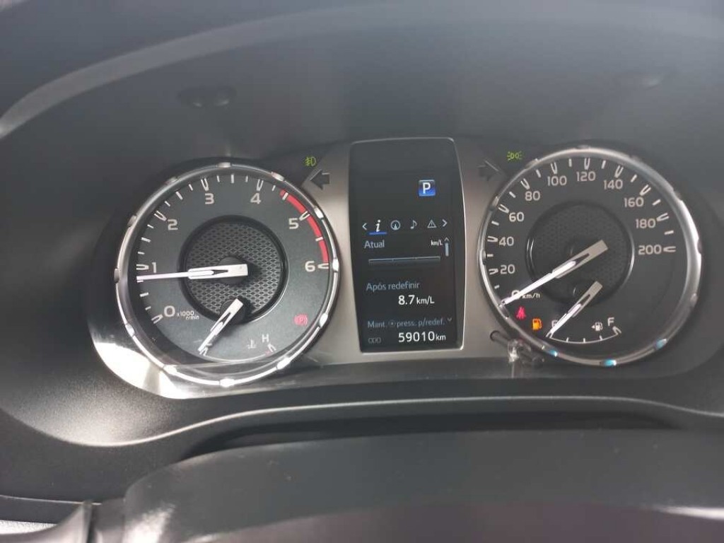 toyota hilux 2.8 d-4d turbo diesel cd srv 4x4 automatico 4p 2022
