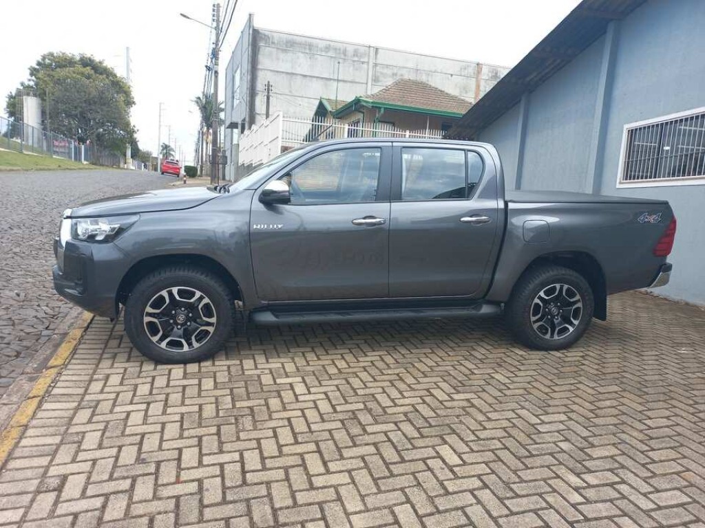 toyota hilux 2.8 d-4d turbo diesel cd srv 4x4 automatico 4p 2022