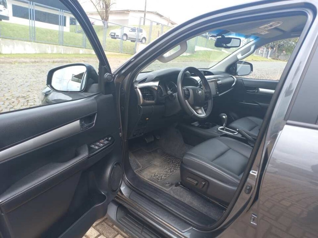 toyota hilux 2.8 d-4d turbo diesel cd srv 4x4 automatico 4p 2022