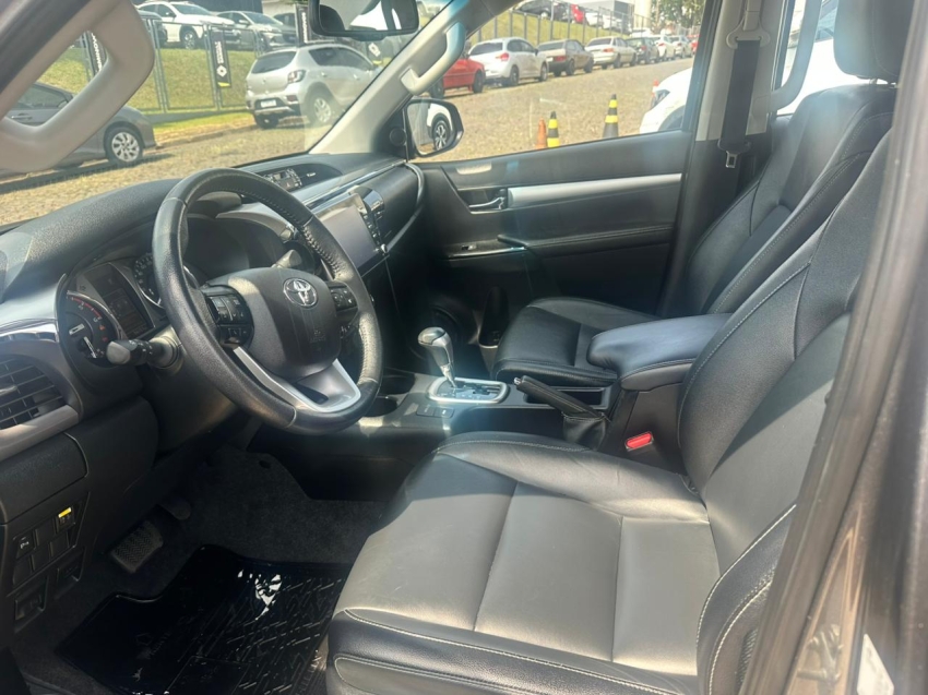 toyota hilux 2.8 d-4d turbo diesel cd srv 4x4 automatico 4p 2022