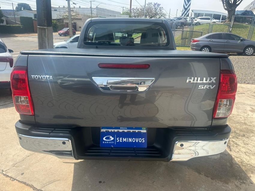 toyota hilux 2.8 d-4d turbo diesel cd srv 4x4 automatico 4p 2022