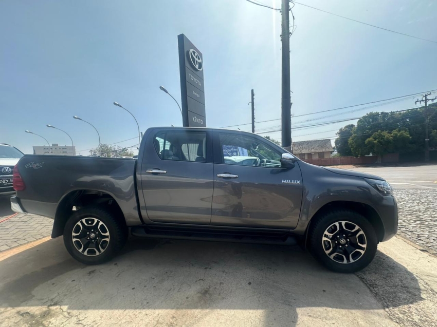 toyota hilux 2.8 d-4d turbo diesel cd srv 4x4 automatico 4p 2022
