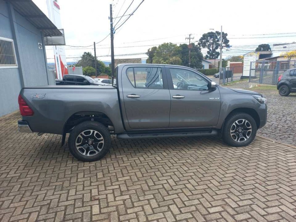 toyota hilux 2.8 d-4d turbo diesel cd srv 4x4 automatico 4p 2022