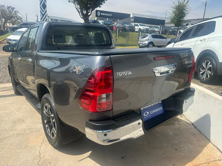 toyota hilux 2.8 d-4d turbo diesel cd srv 4x4 automatico 4p 2022