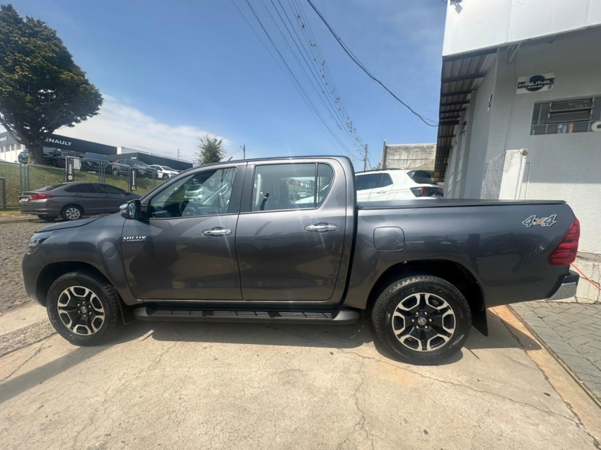 toyota hilux 2.8 d-4d turbo diesel cd srv 4x4 automatico 4p 2022