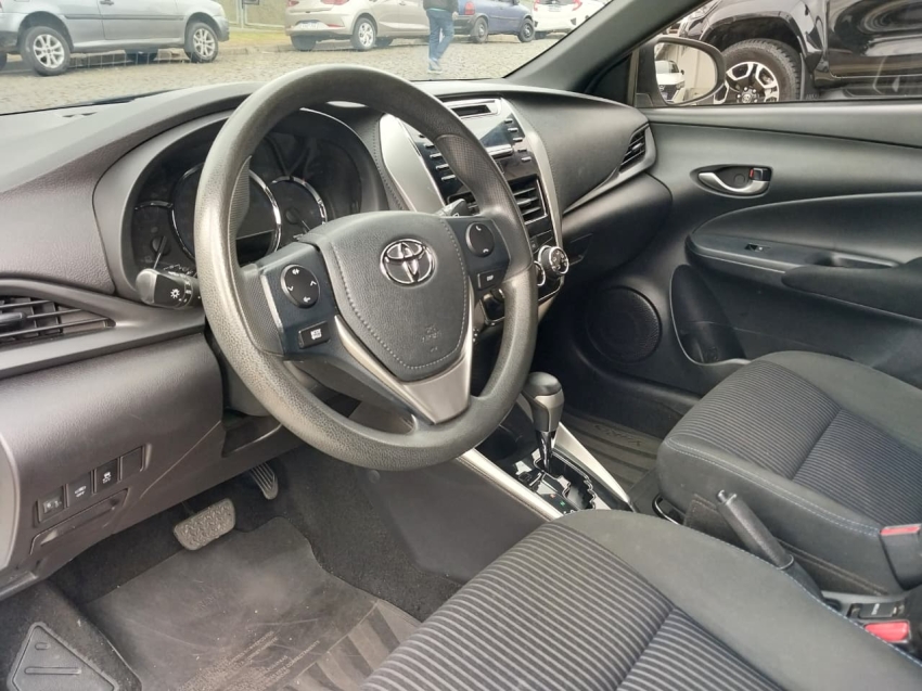 toyota yaris 1.3 16v flex xl plus tech multidrive 4p automatico 201912