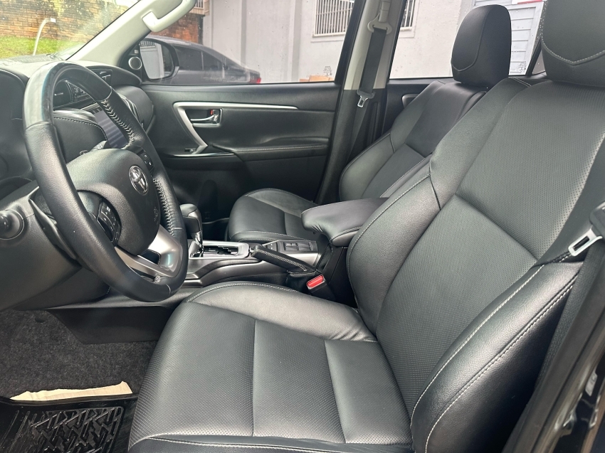 toyota hilux sw4 2.8 d-4d turbo diesel srx 4x4 automatico 2022