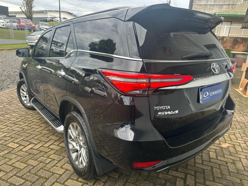 toyota hilux sw4 2.8 d-4d turbo diesel srx 4x4 automatico 2022